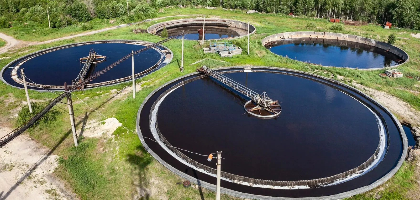 Group of huge circular sedimentation tanks